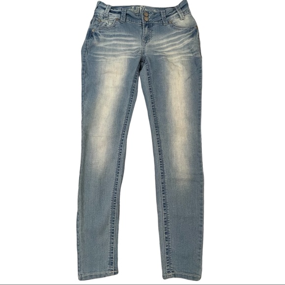 Wallflower vintage size 3 light wash distressed skinny jeans double button EUC - Picture 2 of 15